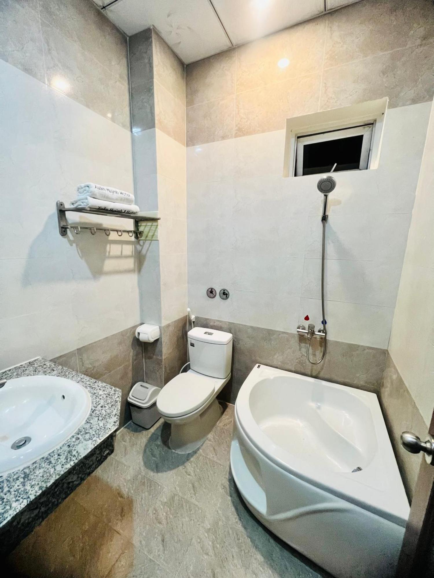 Xuan Huynh 3 Hotel Soc Trang Екстер'єр фото